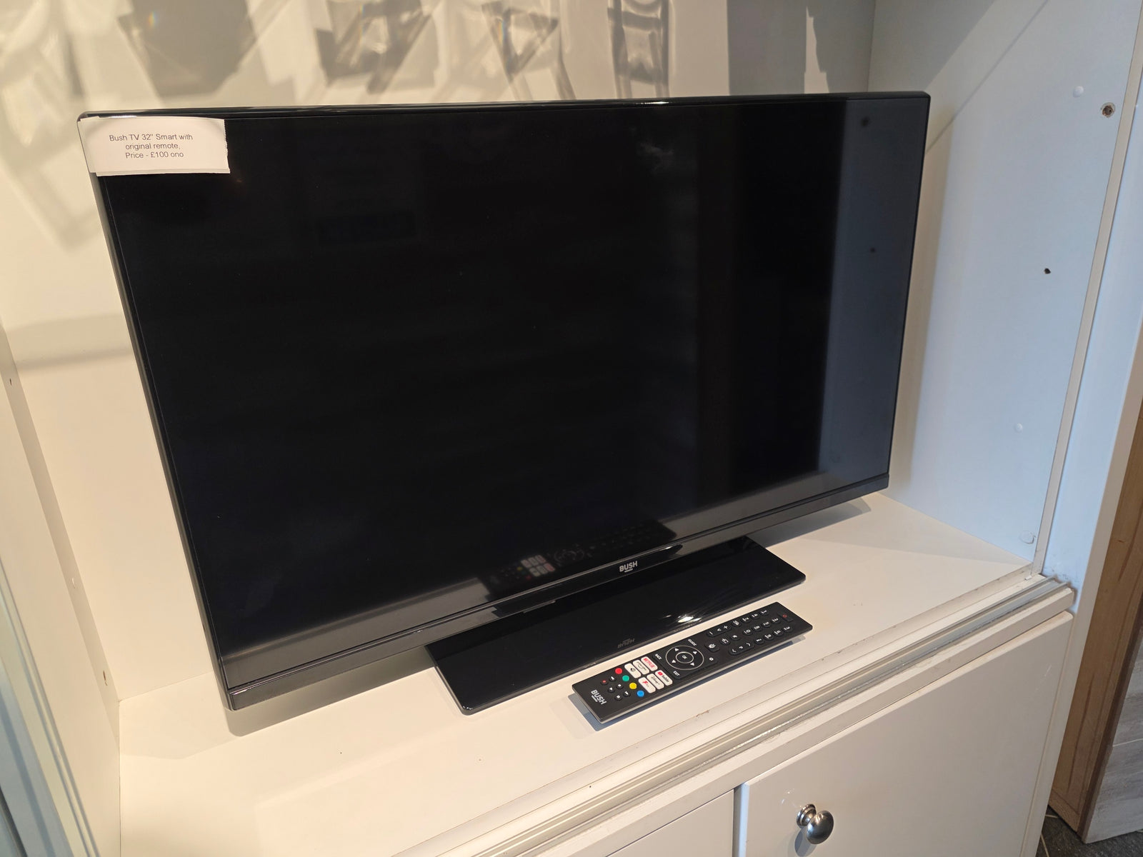 Bush TV Smart - Model 32ht24ca
