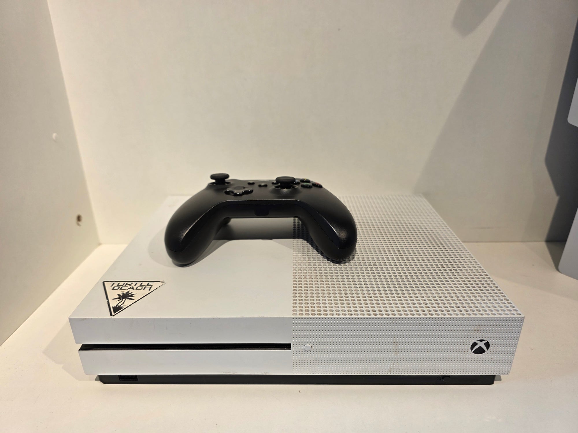 Xbox One S Console, 1TB, Colour White, with 1 controller, Boxed