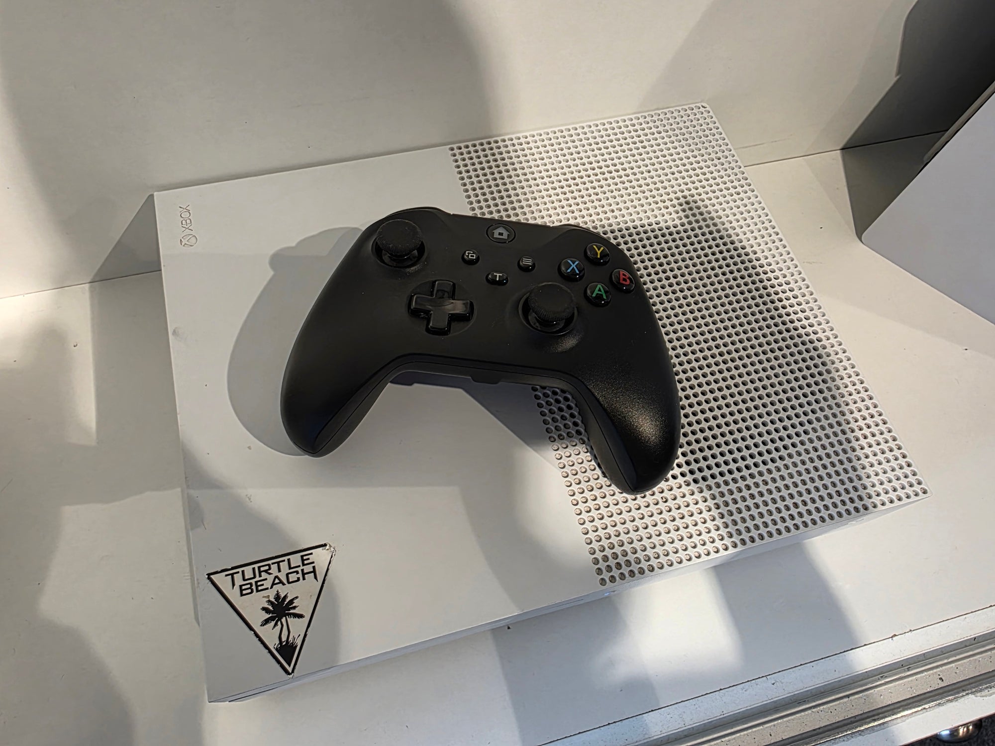 Xbox One S Console, 1TB, Colour White, with 1 controller, Boxed