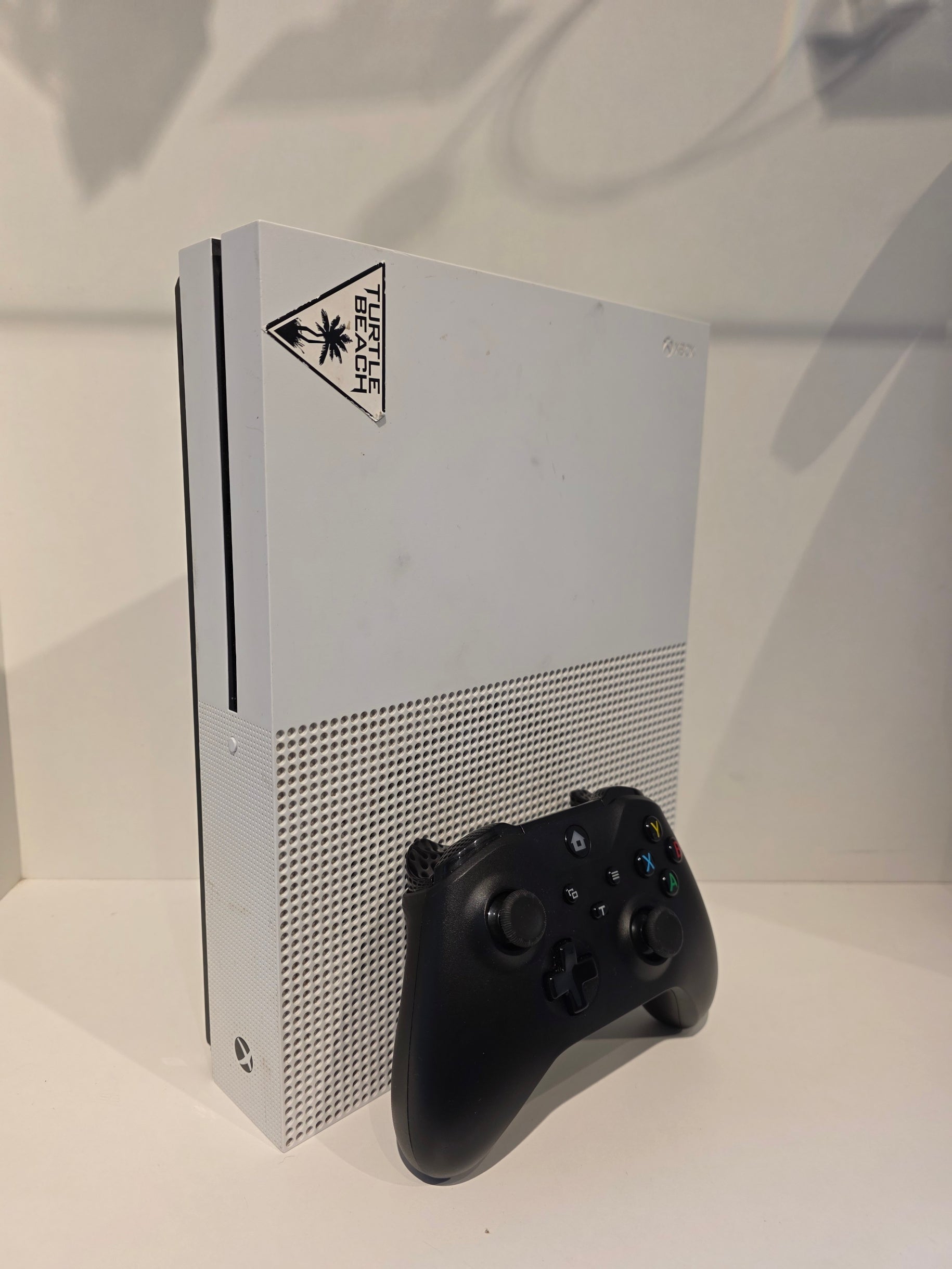 Xbox One S Console, 1TB, Colour White, with 1 controller, Boxed