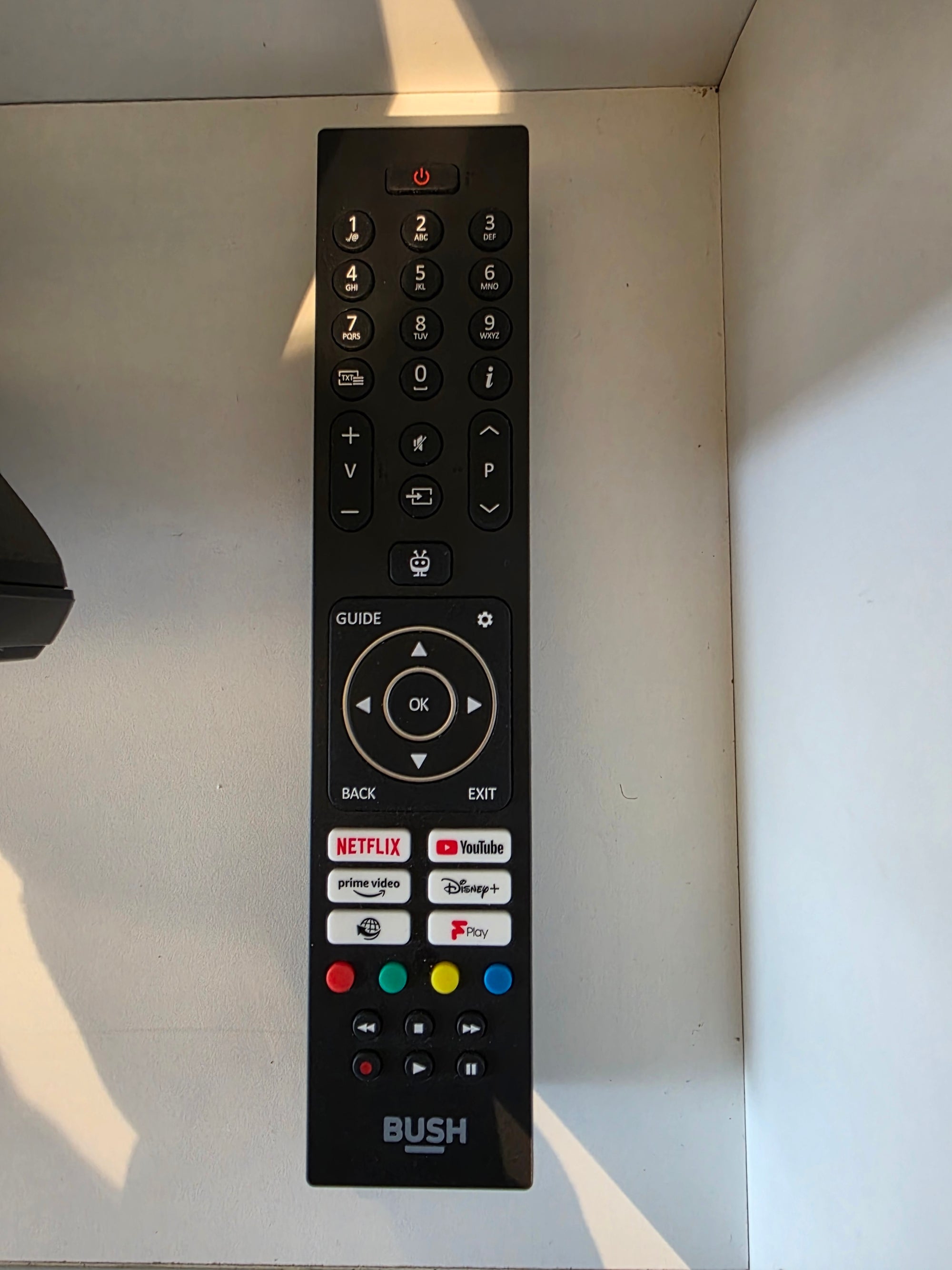 Bush TV Smart  - Model 32ht24ca