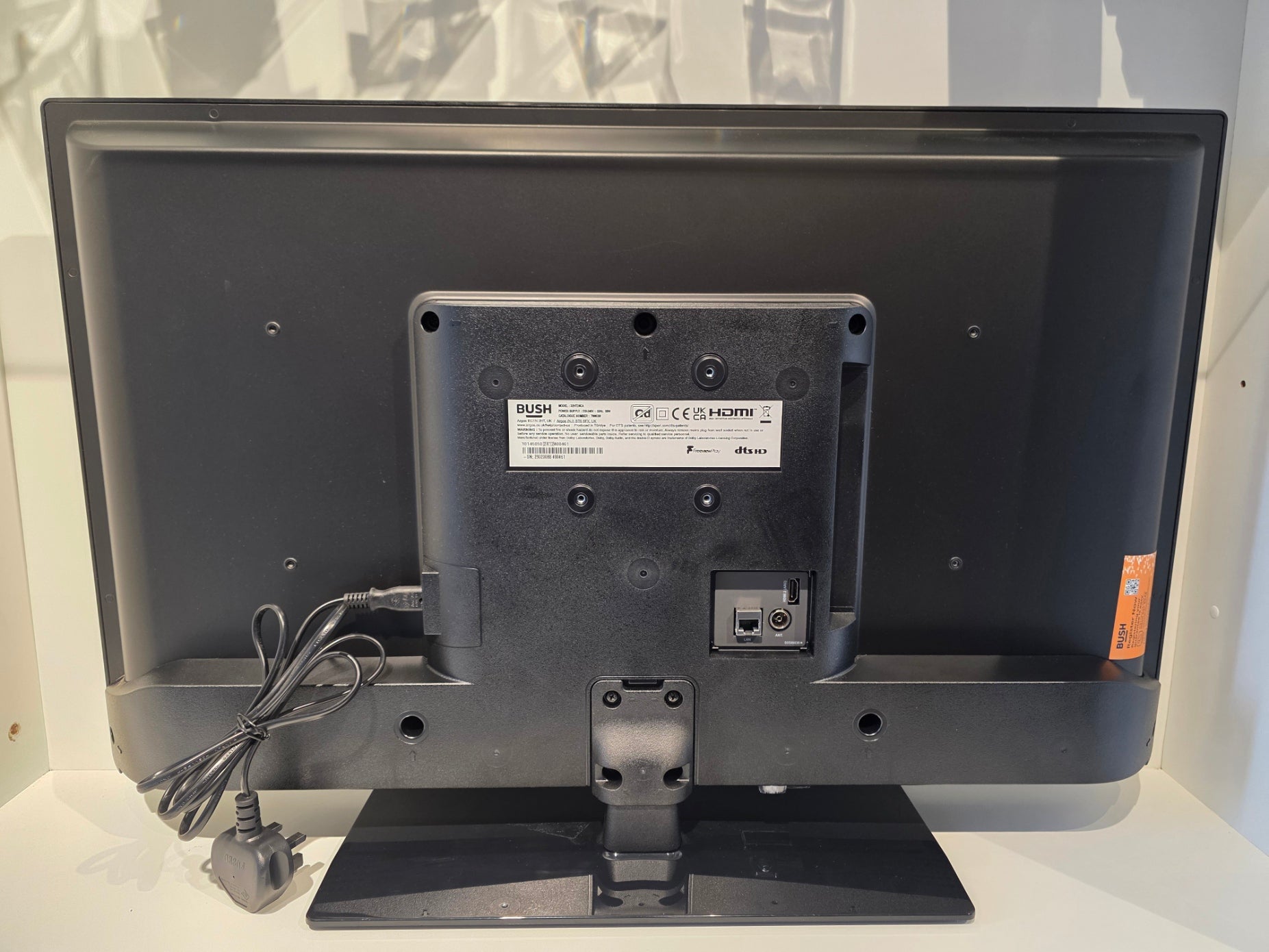 Bush TV Smart  - Model 32ht24ca