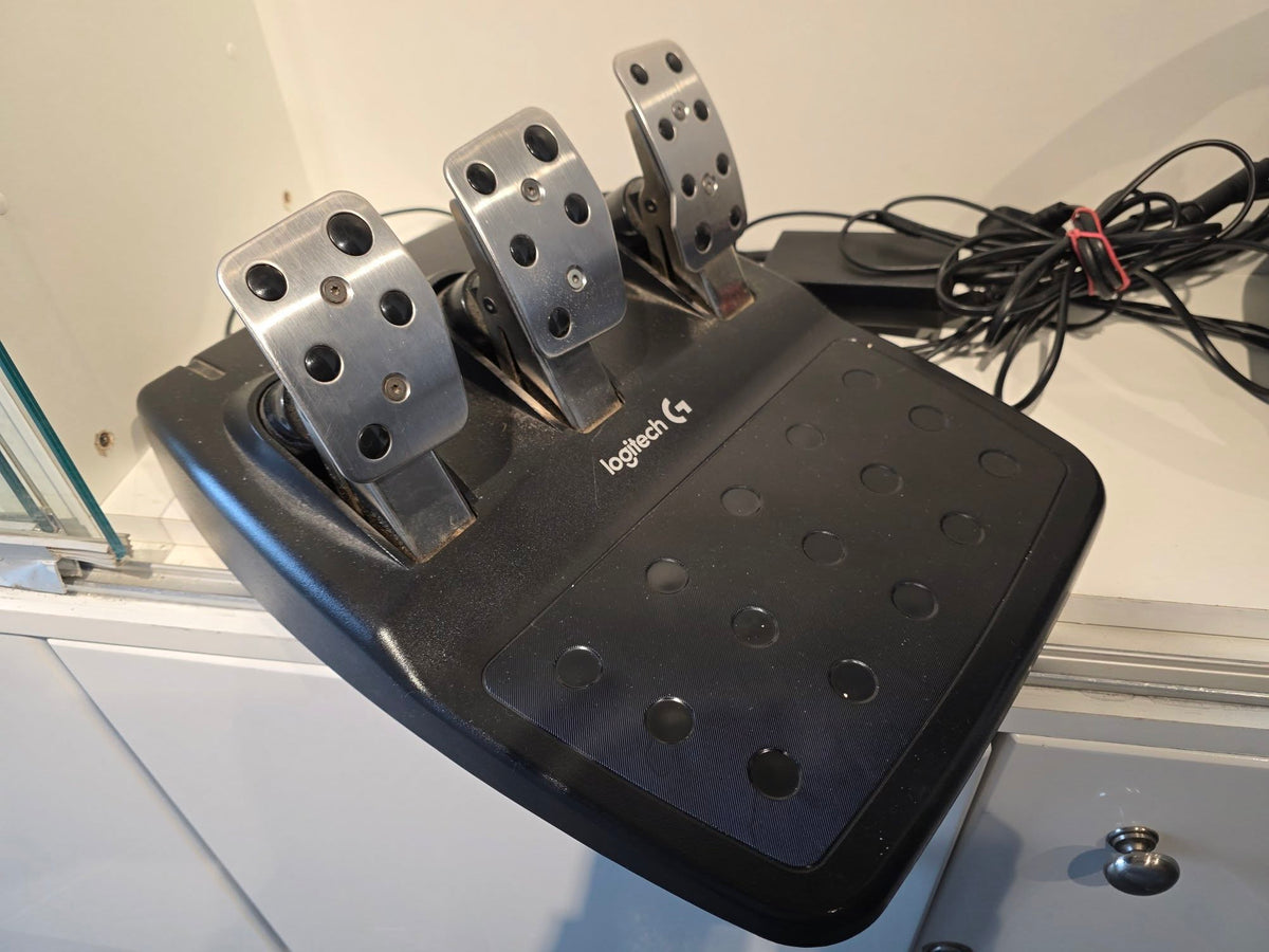 Logitech G G920 Driving Force Racing Wheel and Floor Pedals