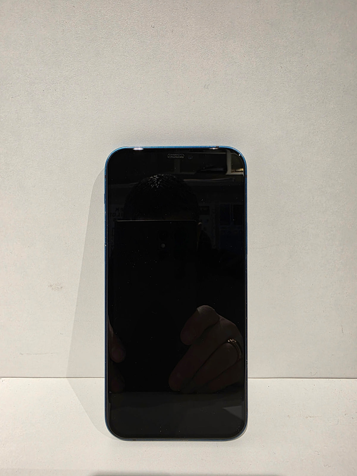 Apple iPhone 12 - 64GB, colour blue - (unlocked to any network)